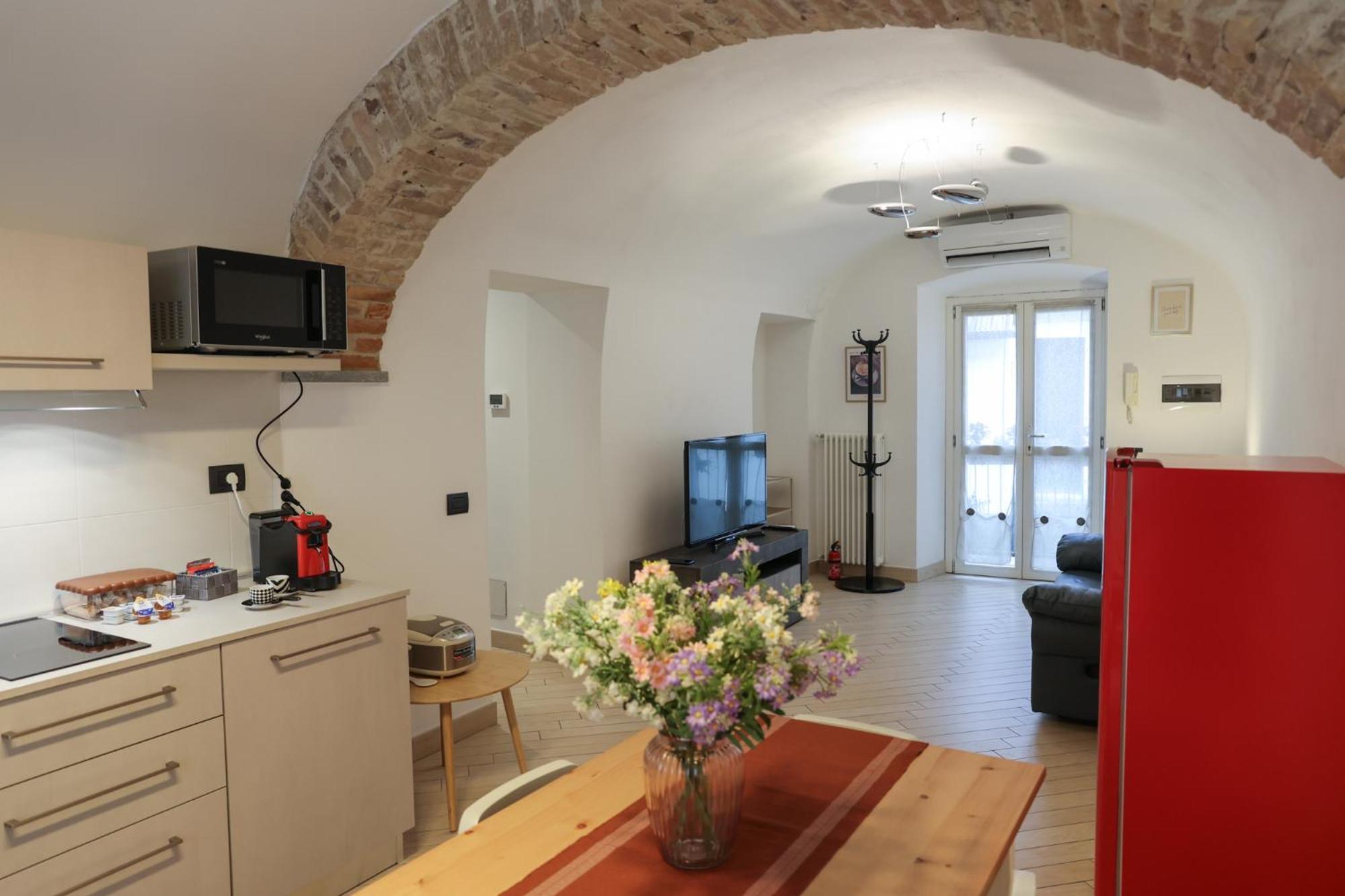 Asti Historic Center - Appartamento Trincotto Buitenkant foto